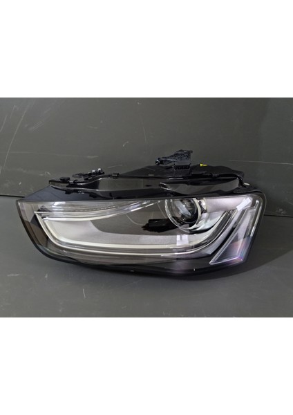 Audi A4 Sol Ön Far Zenonlu Beyinler Üzerinde Sıfır 2013-2016