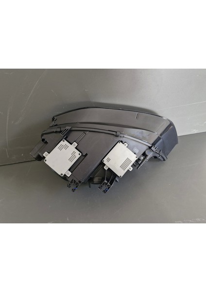 Audi A4 Sağ Ön Far Zenonlu Beyinler Üzerinde Sıfır 2013-2016 fiyatları