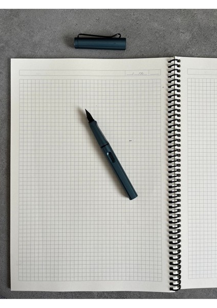 A4 Kareli Spiralli Defter (Siyah Kapak)