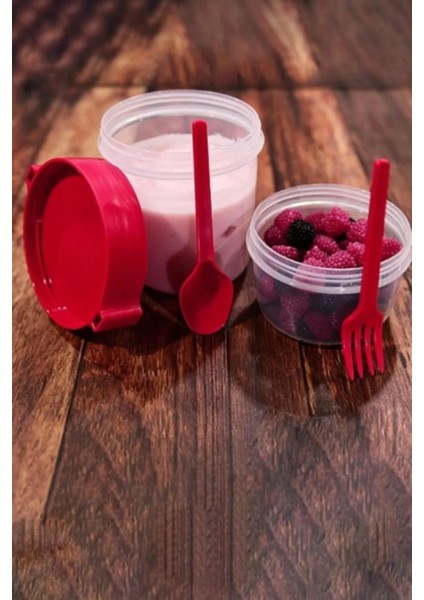 Hobbit Kırmızı 650 ml Kapaklı Kaşık ve Çatallı Yemek Taşıma ve Saklama Kabı Atıştırmalık Yoğurt Kabı
