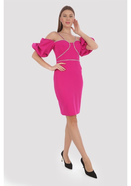 Şerit Aksesuar Özellikli ve Ince Askılı Mini Elbise