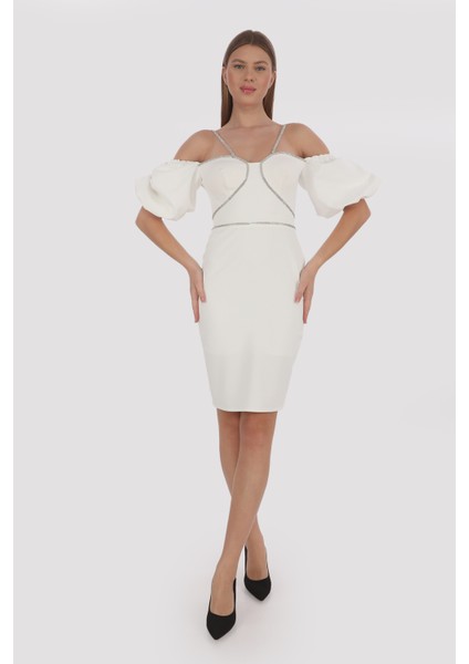 Şerit Aksesuar Özellikli ve Ince Askılı Mini Elbise