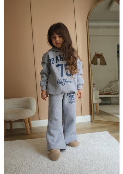 Yeni Sezon Kız Çocuk Gri Mavi Renk Slogan Yazı California Los Angeles 75 Trend Pamuklu Eşofman Takımı fiyatları