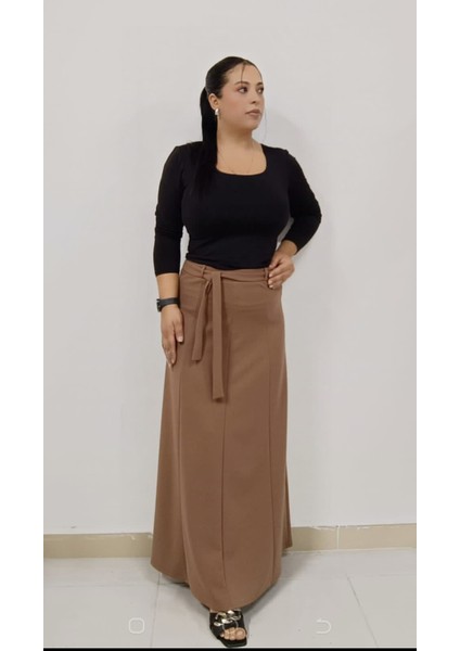 Büyük Beden Tesettüre Uygun 8 Parça Kuşaklı Enine Boyuna Likralı Scuba Krep Kumaş Uzun Etek fiyatları