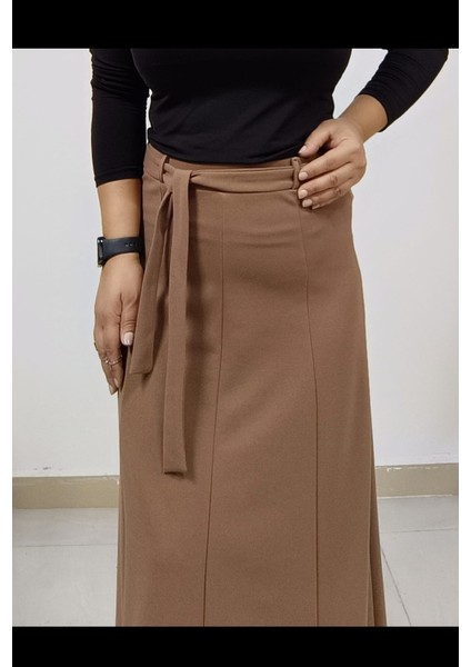 Büyük Beden Tesettüre Uygun 8 Parça Kuşaklı Enine Boyuna Likralı Scuba Krep Kumaş Uzun Etek modelleri