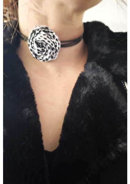 Siyah Beyaz Leopar Desen Çiçek Choker Kolye