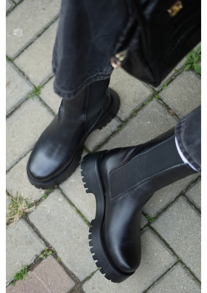 Kadın Hakiki Deri Günlük Bot Kalın Tırtıklı Taban Elastik Yan Bantlı Bukre Siyah
