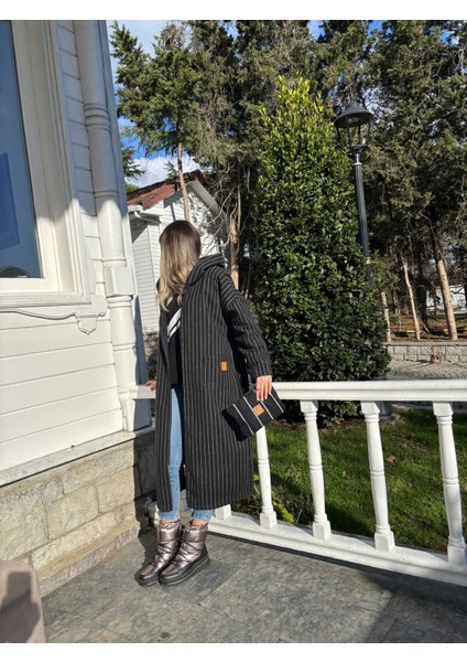 Kadıköylü Özel Tasarım Yünlü Kapüşonlu Kadın Kaban Kap Siyah