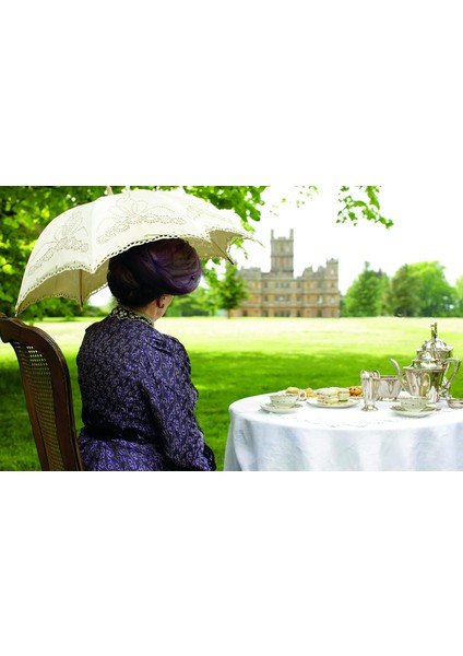 The Official Downton Abbey Afternoon Tea Cookbook