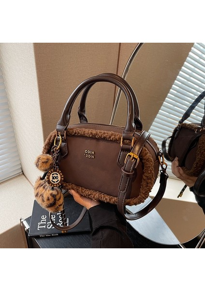 Kadınlar Için Buzlu Retro Çanta Sonbahar ve Kış 2024 Yeni Moda Niş Tasarım Omuz Çantası Crossbody Çanta Peluş Kadife Taşınabilir Yastık Çantası (Yurt Dışından)