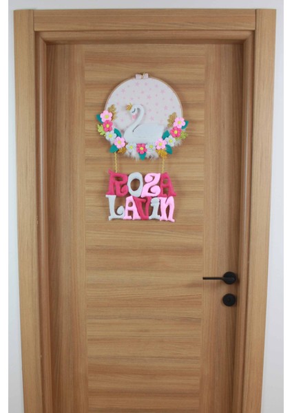 Roza Lavin Isimli Kuğu Kız Bebek Odası Kapı Süsü modelleri