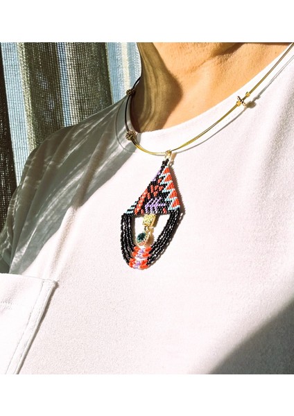 Kilim Motifli Miyuki Altın Rengi Tel Kolye