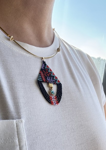 Kilim Motifli Miyuki Altın Rengi Tel Kolye