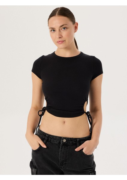 Yanları Büzgü Detaylı Kısa Kollu Body - Siyah