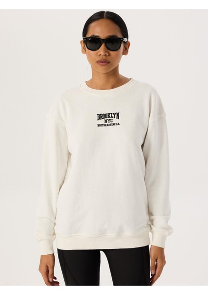 Nakış Detaylı Oversize Sweatshirt - Beyaz