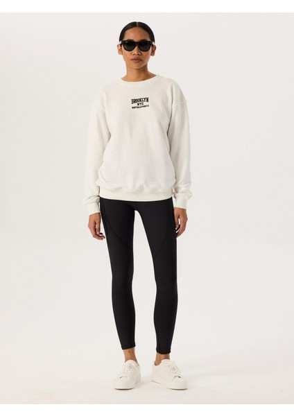 Nakış Detaylı Oversize Sweatshirt - Beyaz