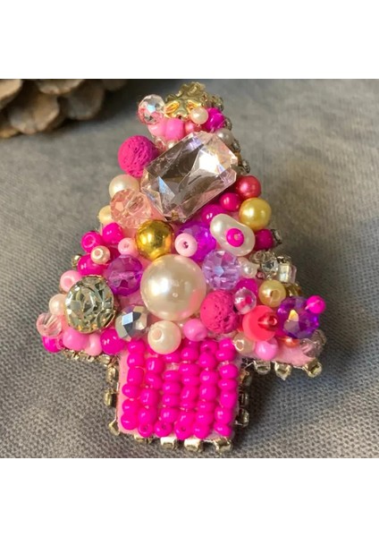 Uretti El Yapımı Keçe Pembe Yılbaşı Ağacı Broş - 5 x 7 cm