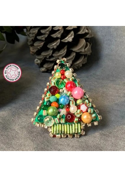 Uretti El Yapımı Keçe Renkli Boncuk Süslemeli Yılbaşı Ağacı Broş - 5 x 7 cm