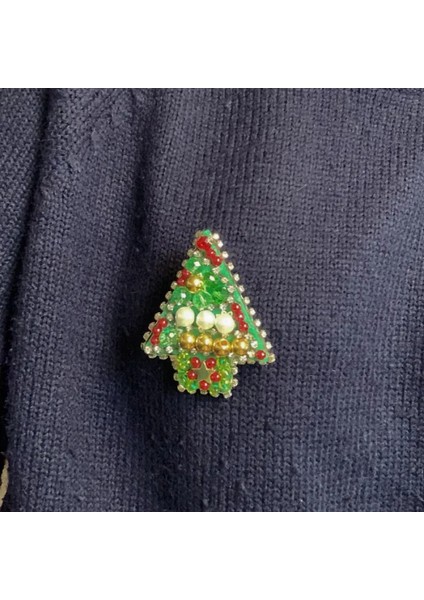 Uretti El Yapımı Keçe Minik Yıldız Detaylı Yılbaşı Ağacı Broş - 5 x 7 cm