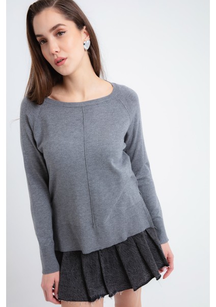 Kadın Gri Kayık Yaka Yanları Yırtmaçlı Triko Kazak