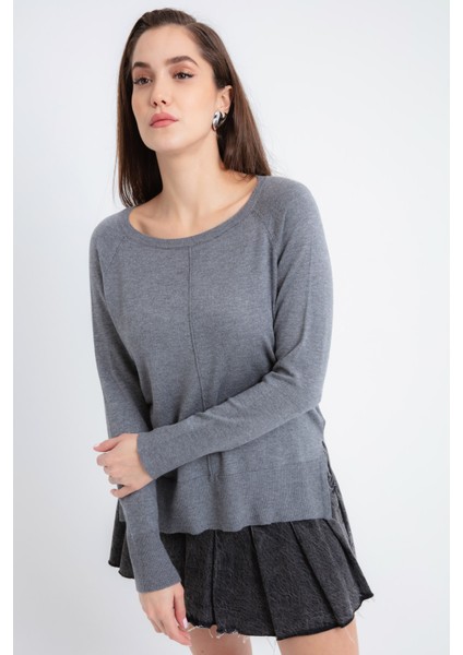 Kadın Gri Kayık Yaka Yanları Yırtmaçlı Triko Kazak fırsatları