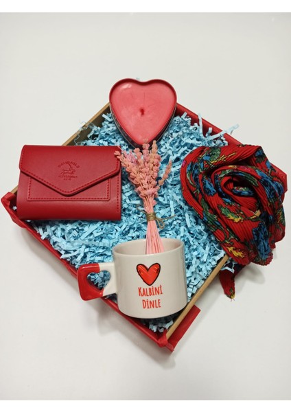 Yılbaşı Özel Hediye Seti El Yapımı Kalbini Dinle Kupa, Fular, Cüzdan, Mum, Lavanta fiyatları