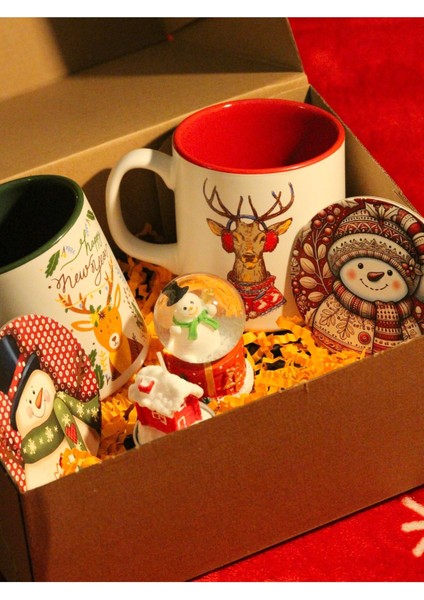 Yılbaşına Özel Kutulu Hediye Seti - 2 Adet Yeni Yıl Kupa ve Bardak Altlığı + Kar Küresi + Mum modelleri