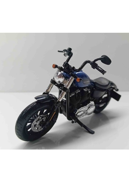 1:18 Ölçek 2022 Harley Davidson Fad Bob