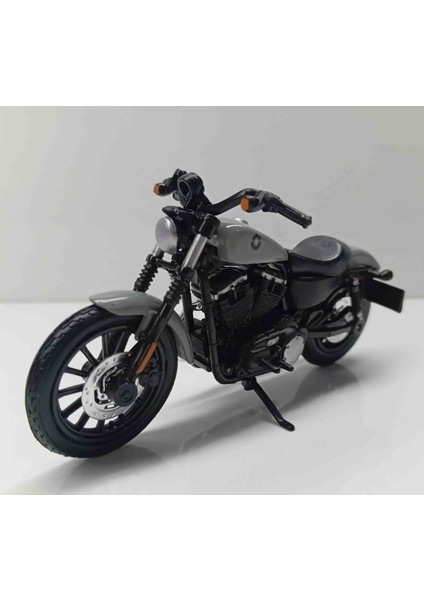 1:18 Ölçek 2022 Harley Davidson Sportster Iron 883