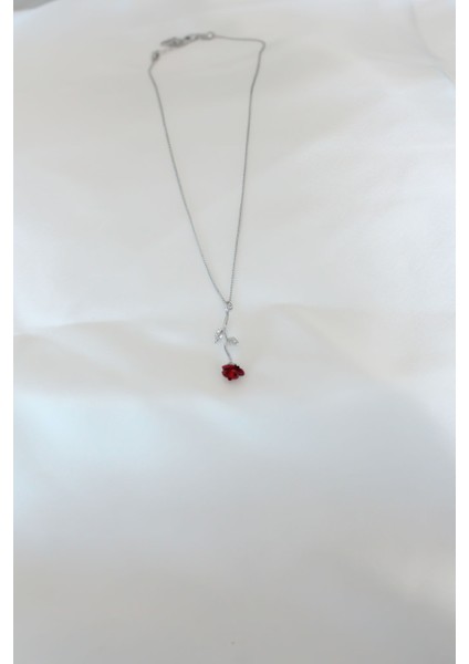 Gümüş Kaplama Kırmızı Gül Figürlü Kadın Kolye - TJ-BKO6441 fırsatları