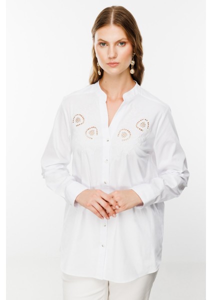 Göğüsü Nakışlı Uzun Kol Gömlek