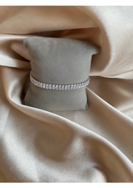 Suyolu Zirkon Taşlı Silver Çelik Bileklik fiyatları