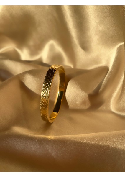 Ok Desenli Gold Çelik Kelepçe Bileklik