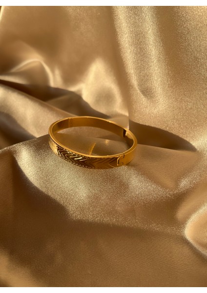Ok Desenli Gold Çelik Kelepçe Bileklik fiyatları