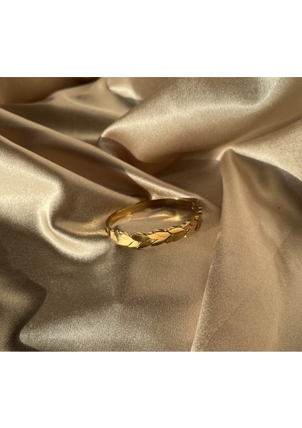 Yaprak Desenli Gold Çelik Kelepçe Bileklik