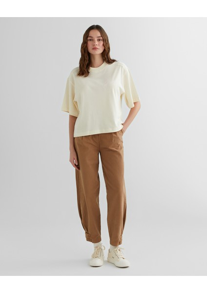 Kadın Krem Relaxed Fit Bisiklet Yaka Logolu T-Shirt 42324322T.130 modelleri