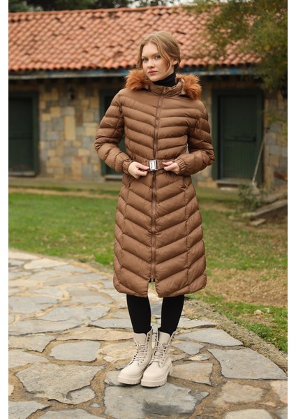 3409 Kapüşonlu Uzun Şişme Mont Taba