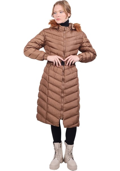 3409 Kapüşonlu Uzun Şişme Mont Taba modelleri