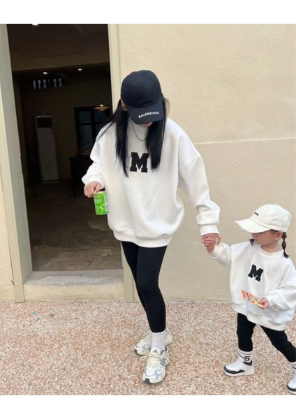 Özel Tasarım Black M Baskılı Anne Kız Çocuk Kombini Sweatshırt.1 Adet Fiyatıdır