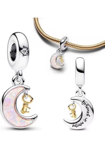 Iki Renkli Anahtar ve Ay Sallantılı Charm