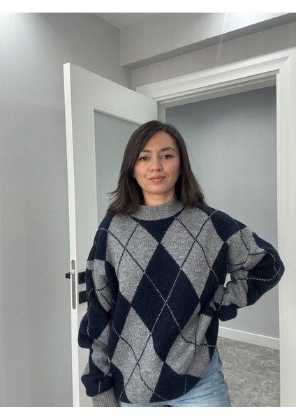 Gri Lacivert Baklava Desenli Kazak fırsatları