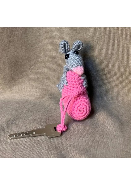 El Örgüsü Sevimli Fare Amigurumi Anahtarlık / Çanta Süsü - 8 x 10 cm