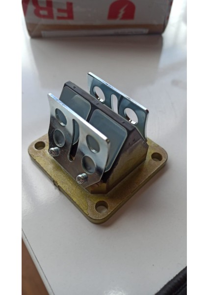 Emme Kamış Valfi Reed Valf Membran Muhafaza 3XX-E3610-00 Yamaha Rxz 3xx RD350 Ypvs 31K 1ua 48H Assy Oem 3XX-E3610-00'A Uygun fiyatları