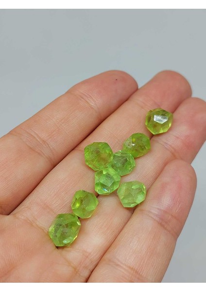 Peridot (Zebercet) Taşı Otantik Doğal Kesim (Ortalama 3.5 Karat) (55632)