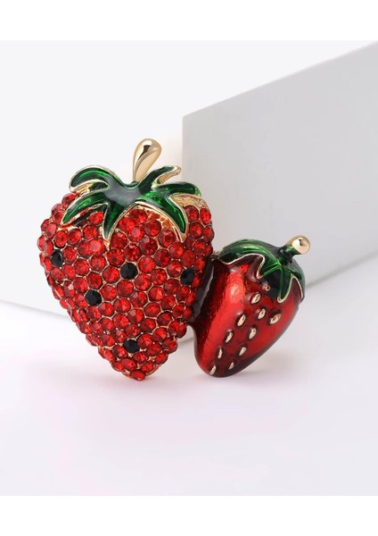 Tatlı Çilekler Taşlı Kadın Broş Yaka Iğnesi