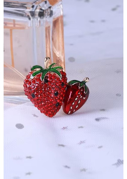 Tatlı Çilekler Taşlı Kadın Broş Yaka Iğnesi fırsatları