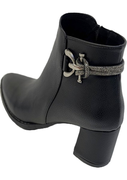 Sivri Burun Taş Detaylı Kısa Boy Bayan Klasik Bot modelleri