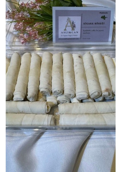 Yılbaşına Özel Hediye Saklama Kaplı Peynirli Maydanozlu Sigara Böreği / Kalem Böreği 500 Gr(24 Adet)