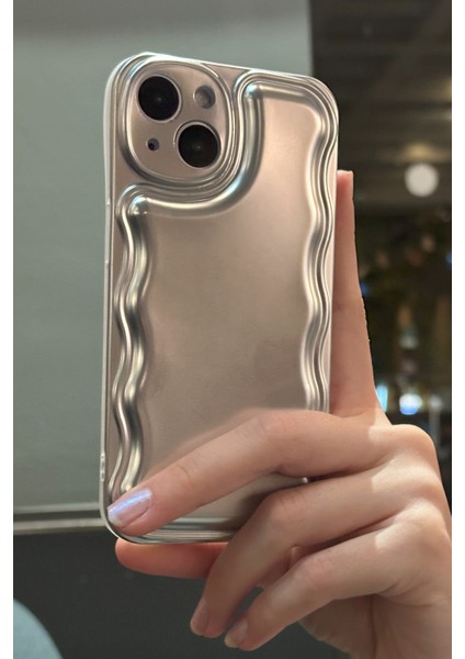 iPhone 15 Plus Uyumlu Zigzaglı Dalgalı Gümüş Puf Kılıf