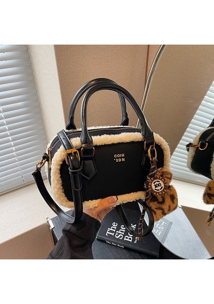 Kadınlar Için Buzlu Retro Çanta Sonbahar ve Kış 2024 Yeni Moda Niş Tasarım Omuz Çantası Crossbody Çanta Peluş Kadife Taşınabilir Yastık Çantası (Yurt Dışından)